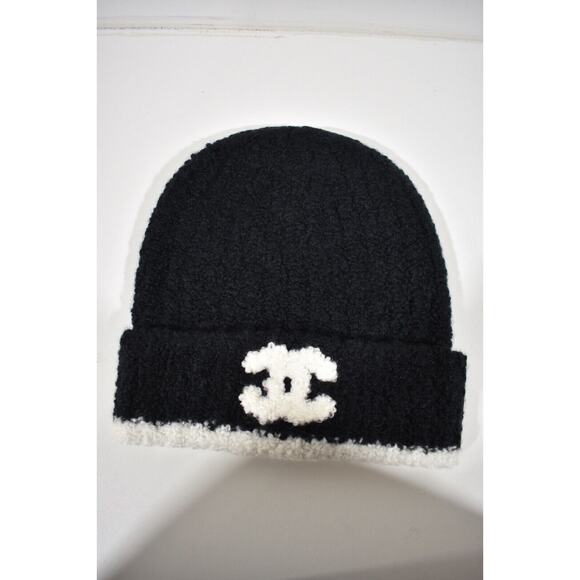 Chanel 23B Cashmere Silk Black White CC Logo Fold Over Beanie Winter Hat Cloche - Picture 2 of 10